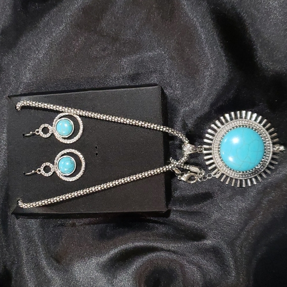 MIXIT Necklace and Earrings set - Picture 2 of 6